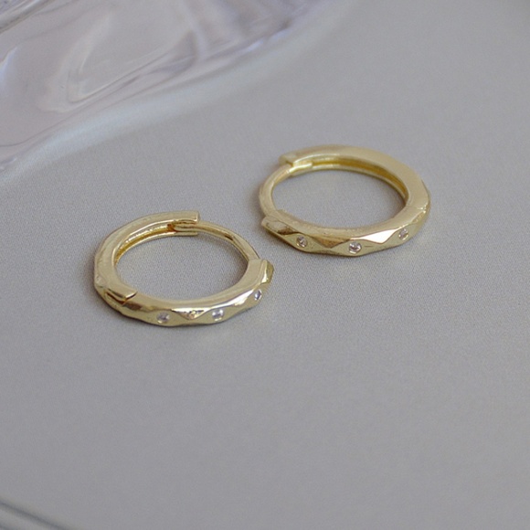 Diamond Shape Edge Hoop Earrings with Simulated Diamond - Picture 3 of 8